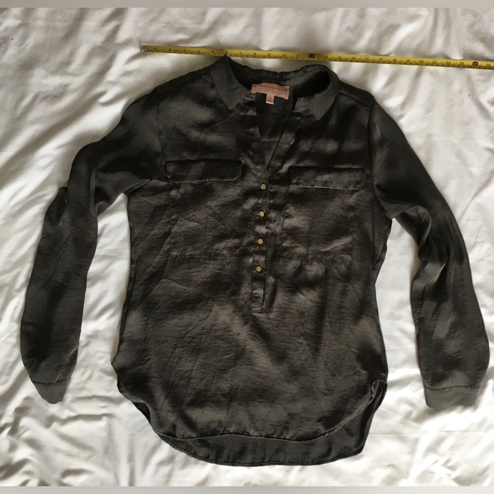 Vintage Philosophy shiny satin pewter/gun metal long sleeve 1/2 button up blouse